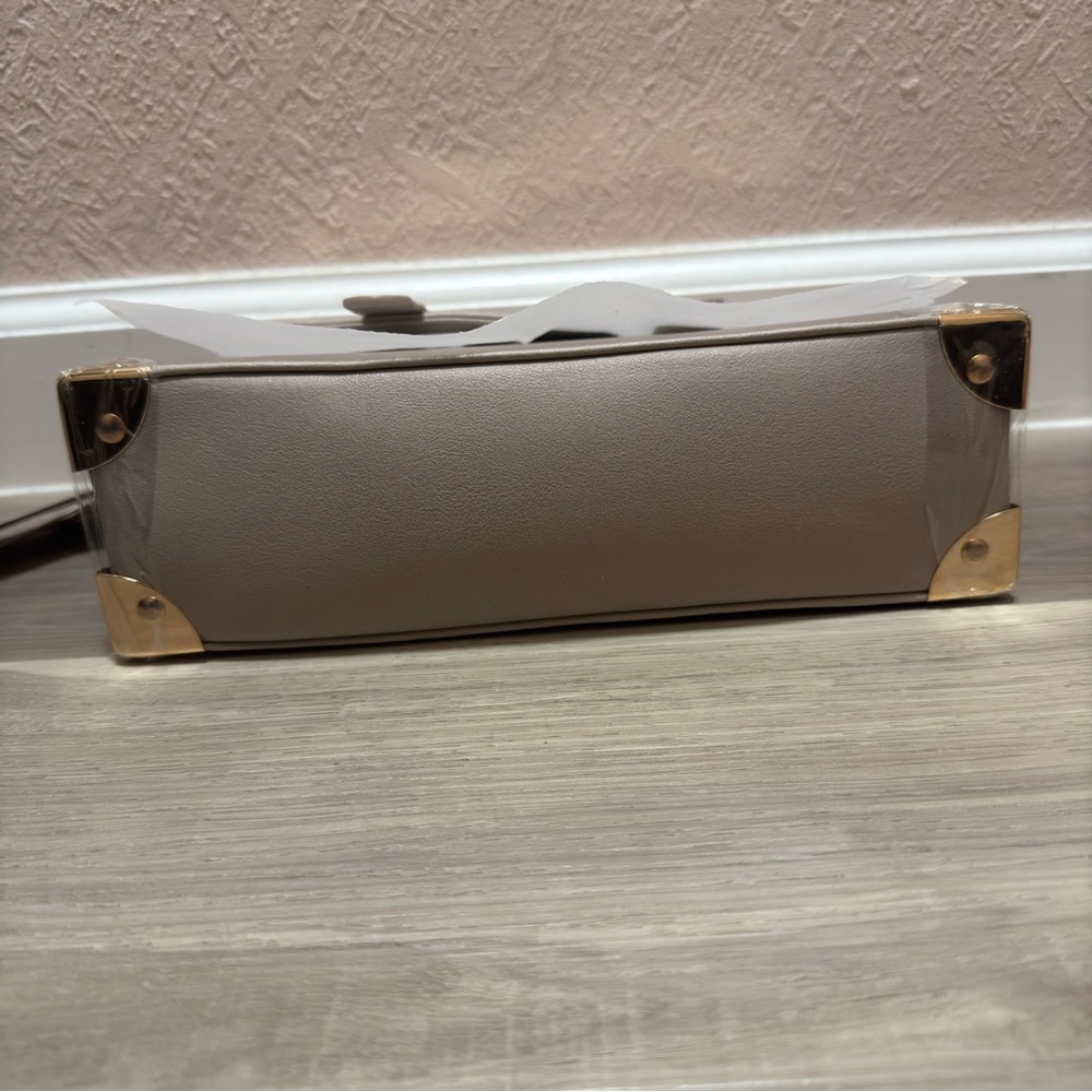 Yani J'adore Beige and Gold Crossbody Bag with Adjustable Strap - Picture 4 of 6
